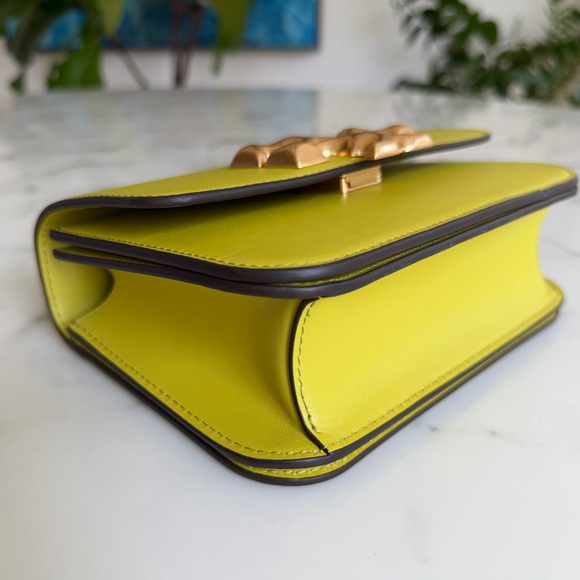 Tory Burch Eleanor Small Convertible Shoulder Bag in Island Chartreuse Leather - Picture 10 of 16